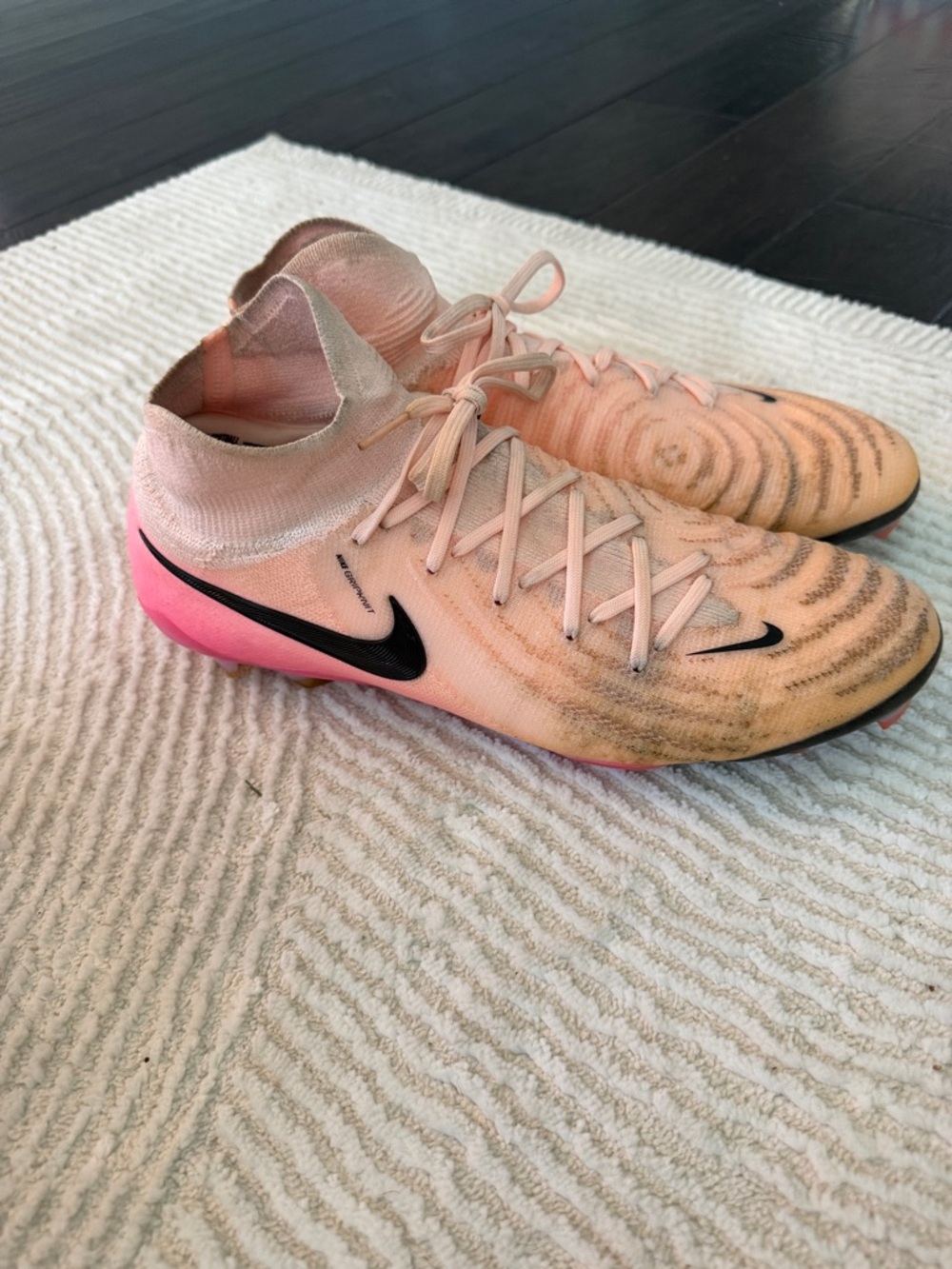 The Nike Phantom Luna Elite FG soccer cleats